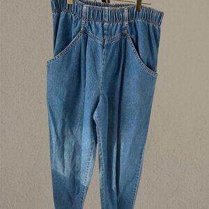 High-waisted denim vintage 90s mom jeans